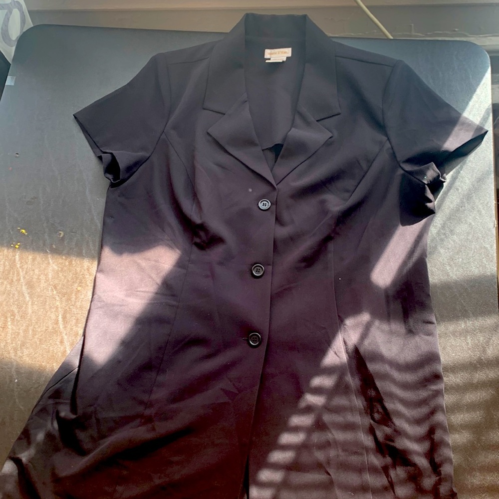 Sleek business pantsuit 🖤